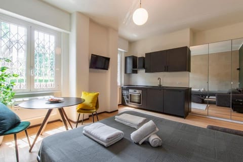 TV and multimedia, Living room, Photo of the whole room, Seating area, Bedroom, oven