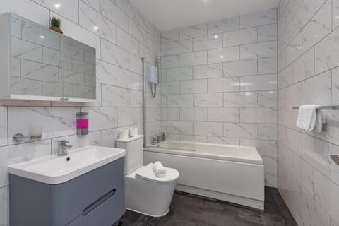 Charles Alexander Short Stay - South Pier Apartments Apartment in Blackpool