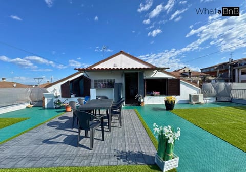 Property building, Patio, Day, View (from property/room), Balcony/Terrace, Dining area