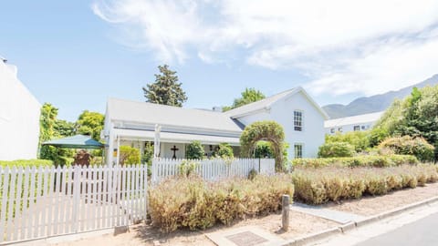 Property building, Spring, Day, Natural landscape, Garden, Garden view, Mountain view