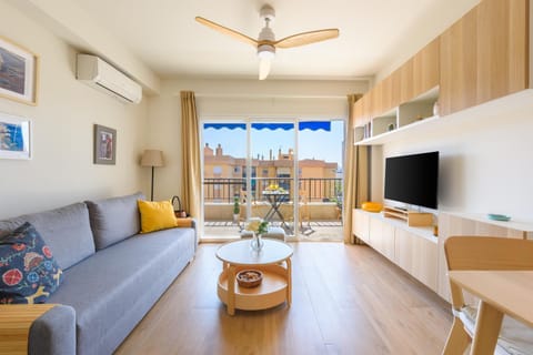 Communal lounge/ TV room, Living room, Photo of the whole room, Seating area, air conditioner