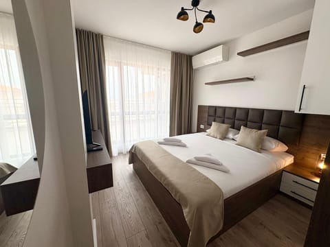 Bed, TV and multimedia, Bedroom, internet, wardrobe, air conditioner