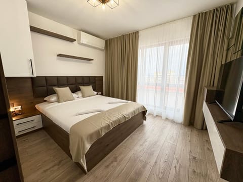 Bed, TV and multimedia, Bedroom, internet, wardrobe, air conditioner