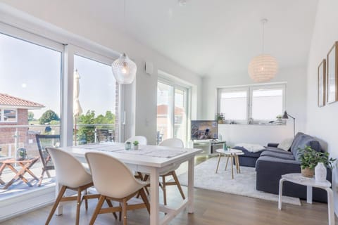 Living room, Seating area, Dining area, Landmark view, internet
