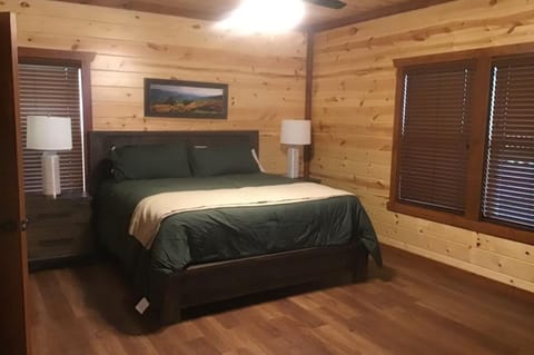 Risen Retreat - Private Indoor Pool, Large Game Room, Media Space + Outdoor Hot Tub House in Sevierville