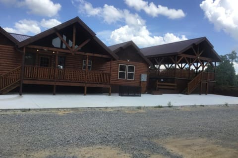 Risen Retreat - Private Indoor Pool, Large Game Room, Media Space + Outdoor Hot Tub House in Sevierville