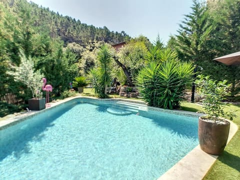 Chambre avec entrée indépendante-Jardin privé- 200m des plages Bed and Breakfast in Mandelieu-La Napoule