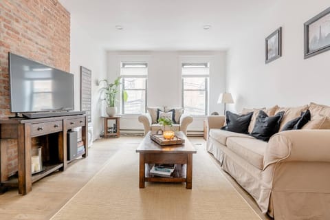 Living room, Photo of the whole room, Decorative detail, Seating area