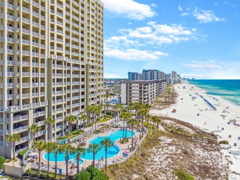 Property building, Day, Natural landscape, Bird's eye view, Beach, Pool view, Sea view, Swimming pool, Swimming pool, Location, sunbed