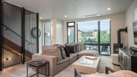 Balcony/Terrace, Living room, Seating area, fireplace
