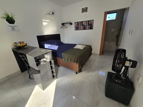Bed, TV and multimedia, Kitchen or kitchenette, Living room, Photo of the whole room, Seating area, Dining area, Bedroom