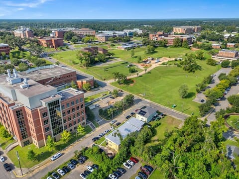 2 Bedroom unit near FAMU & FSU Apartment in Tallahassee