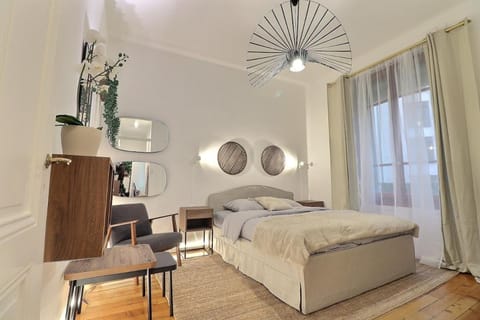 P&R - 2 room comfort, Plainpalais Apartment in Geneva