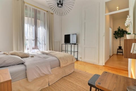 P&R - 2 room comfort, Plainpalais Apartment in Geneva