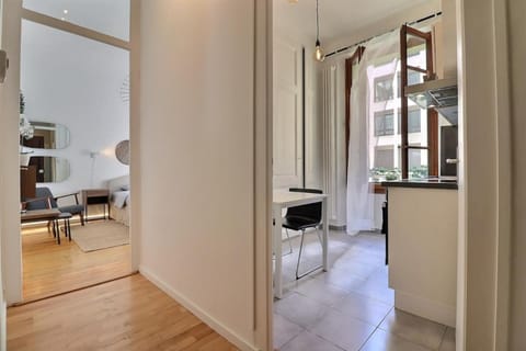 P&R - 2 room comfort, Plainpalais Apartment in Geneva