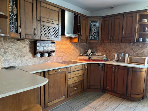 Coffee/tea facilities, Kitchen or kitchenette, dishwasher, oven, pet friendly, stove