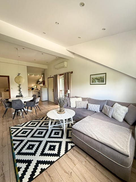Living room, Seating area, Dining area