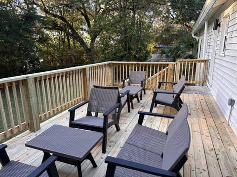 Summer Grad Dates Open, Campus Close, Pet Friendly Apartment in Tallahassee