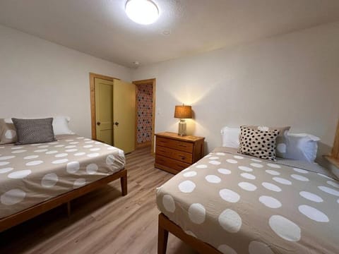 Summer Grad Dates Open, Campus Close, Pet Friendly Apartment in Tallahassee