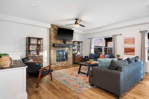 Pineapple Duo - Stay for 34 House in Ridgedale