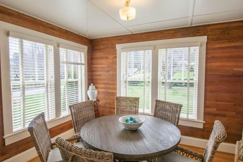 Walk to Downtown West Jefferson! Farmers Market, Breweries & MORE House in West Jefferson