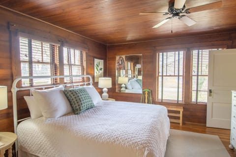 Walk to Downtown West Jefferson! Farmers Market, Breweries & MORE House in West Jefferson