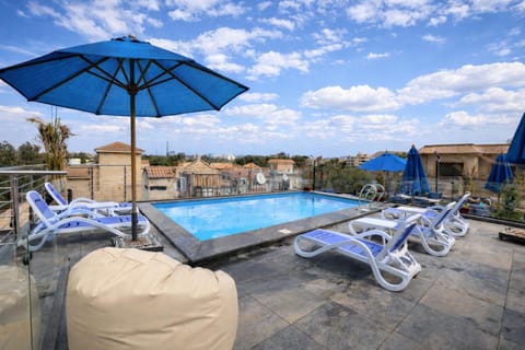 Pool view, Swimming pool, sunbed