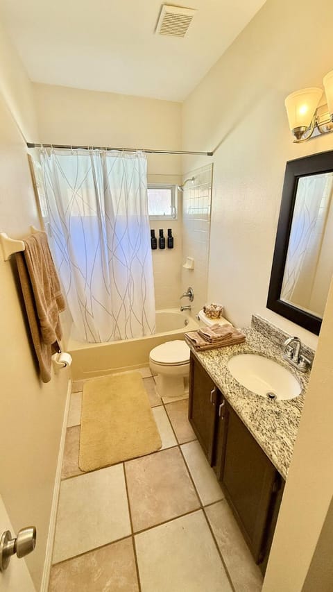 Spacious House with Pool and Hot Tub near Tampa House in Brandon