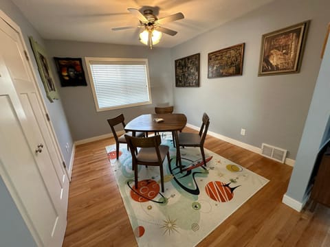 Seating area, Dining area