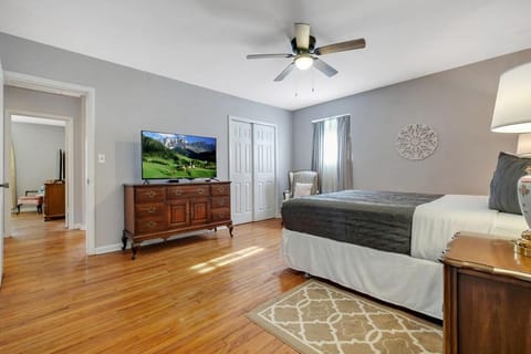 Spacious Stay Steps from FAMU Ideal for Groups House in Tallahassee