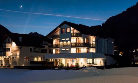 Facade/entrance, Mountain view, River view