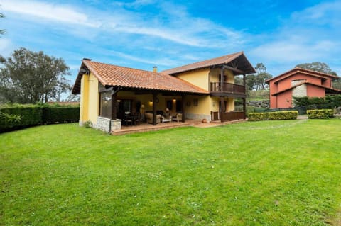 Property building, Facade/entrance, Garden, Garden view