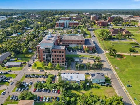 Lovely 2 bedroom near FAMU & FSU Apartment in Tallahassee