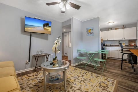 Lovely 2 bedroom near FAMU & FSU Apartment in Tallahassee