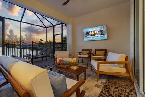 Dive into Fun & Relaxation at Waterfront Paradise - Sunset Haven House in Cape Coral