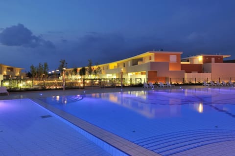 Swimming pool, Swimming pool
