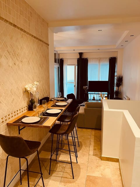 Paris Heart of Porte de Versailles Apartment in Issy-les-Moulineaux