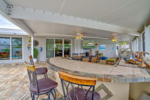 Sombrero Shores - Waterfront Oasis w Pool, 63 Dock House in Marathon