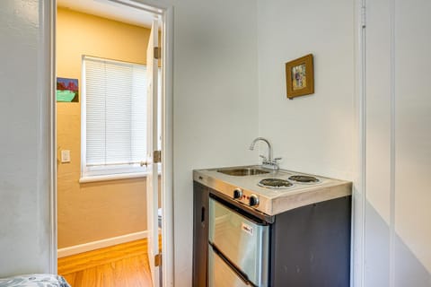 Serene Studio in SF Suburbs Quiet and Cat Friendly! Apartment in Castro Valley