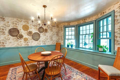 Walkable Location Historic Home in Charles Town! House in Charles Town