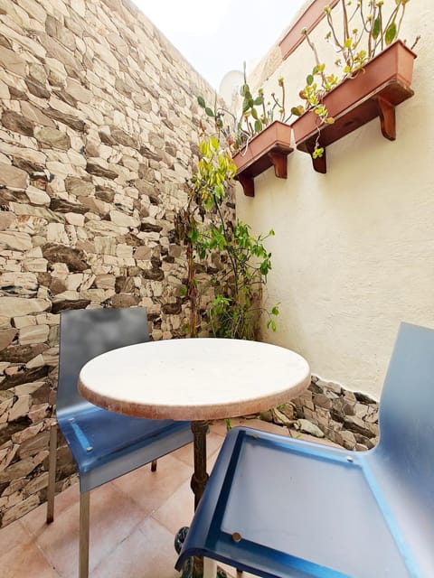 Day, Balcony/Terrace, Seating area, Dining area