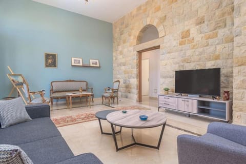 TV and multimedia, Living room, Seating area, air conditioner