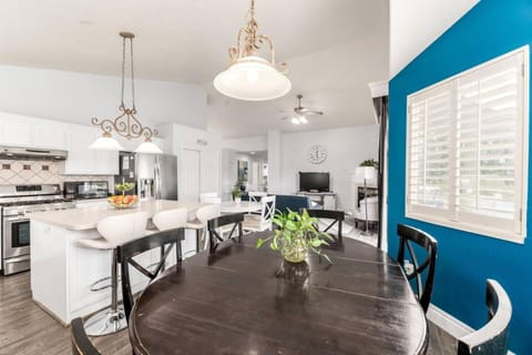 Farmington Gem, fenced yard, sleeps 6 House in Farmington