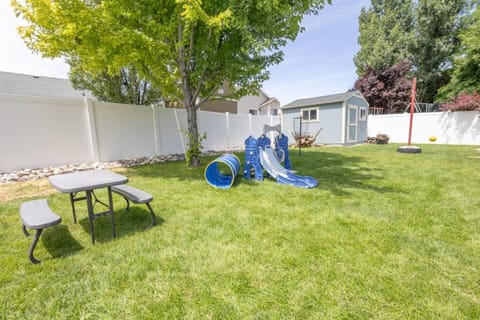 Farmington Gem, fenced yard, sleeps 6 House in Farmington