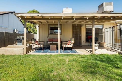 3B with pool for groups near stadium and entertainment House in Glendale