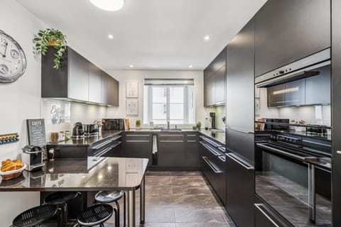 Old Town Gem by Grossmünster Free Parking Apartment in Zurich City