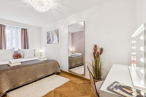 Old Town Gem by Grossmünster Free Parking Apartment in Zurich City