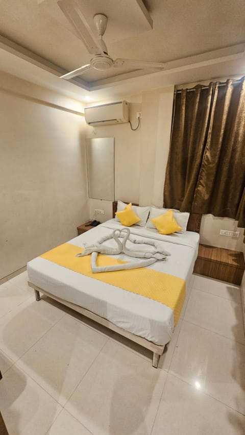 Bed, Bed, air conditioner, air conditioner