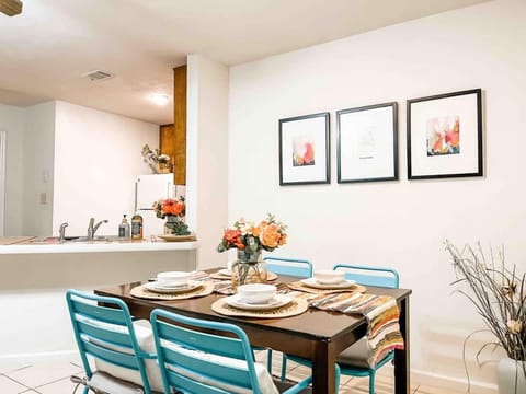 Cozy Canopy Cottage tucked away - East Tallahassee House in Tallahassee