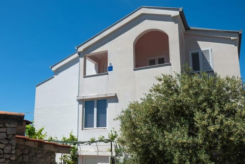 Property building, Facade/entrance, Day, Location